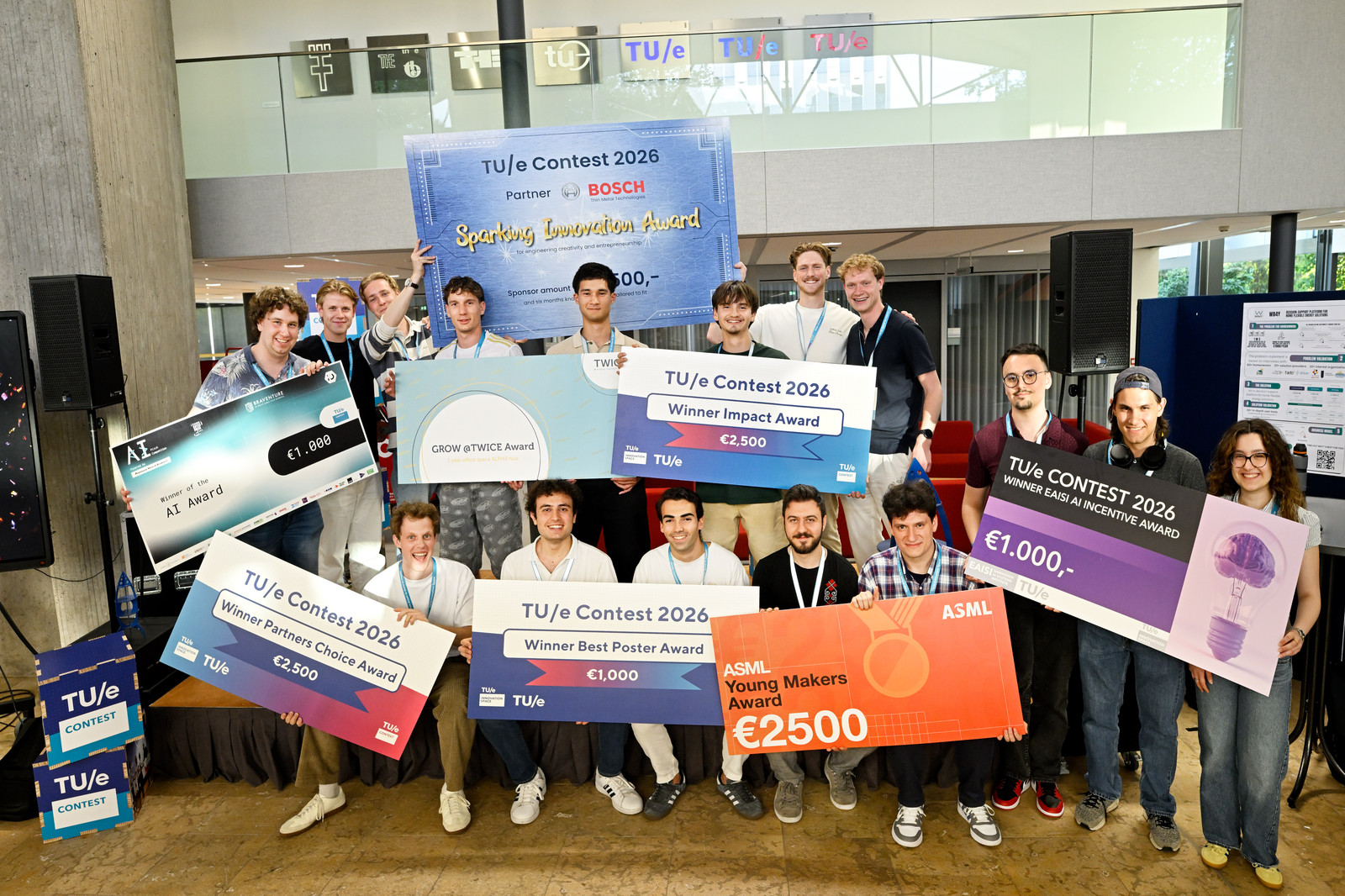 TU/e Contest 2026 winners holding their award cheques